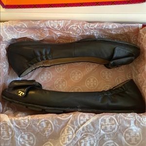 Size 11 Tory Burch Divine Bow Flat GUC